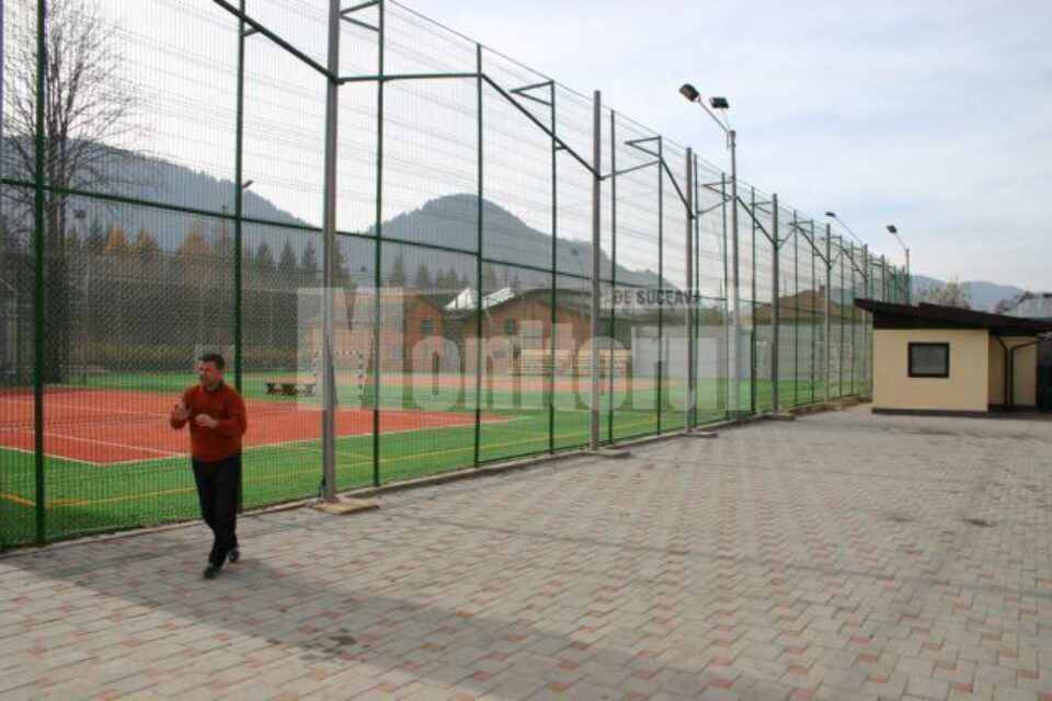 Terenurile de sport construite de grupul de firme Calcarul la Câmpulung