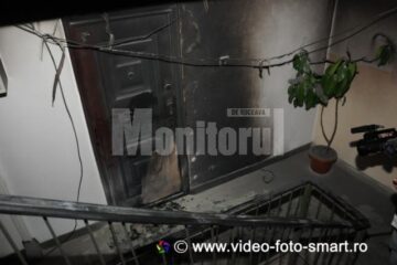 Incendiere intenționată: Strigăte disperate în noapte, cu copilul pe geam și ușa în flăcări
