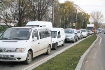 Coadă imensa de mașini, dinspre Calea Unirii