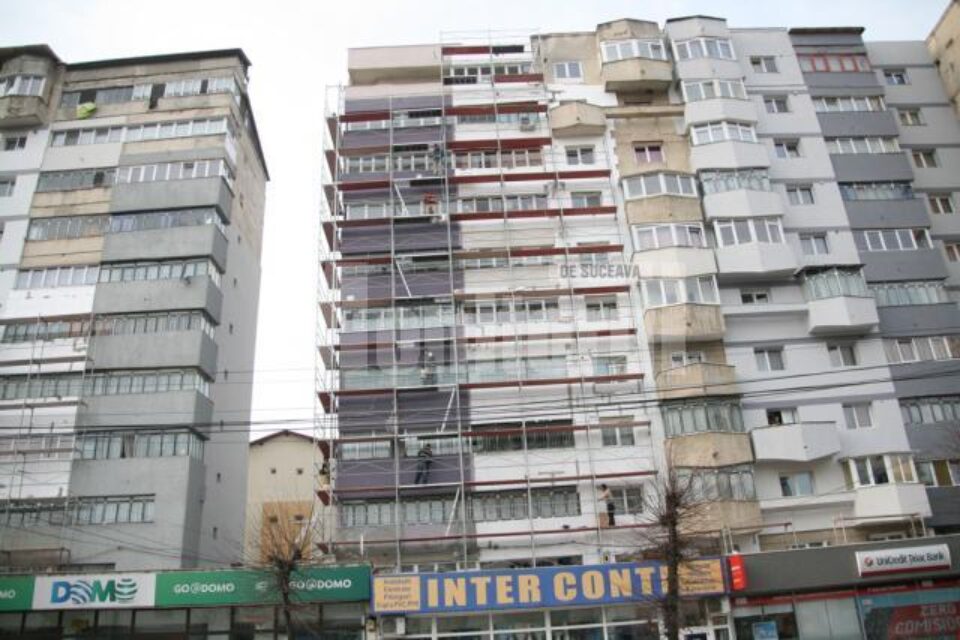 Schelele montate pe fațadele blocurilor pot fi folosite și de spărgătorii de locuințe