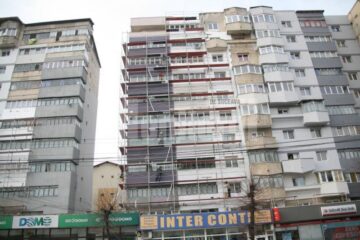 Schelele montate pe fațadele blocurilor pot fi folosite și de spărgătorii de locuințe