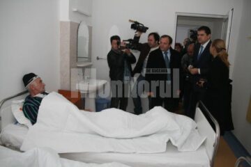 Ministrul Atilla Cseke a intrat în saloane și le-a urat bolnavilor sănătate