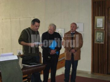 Ovidiu Bortă BOA dând citire numelor laureaților Expoziției Monitorul de Suceava
