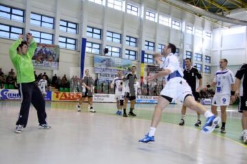 Handbal: Universitatea rămâne pe locul patru după victoria cu CSM București