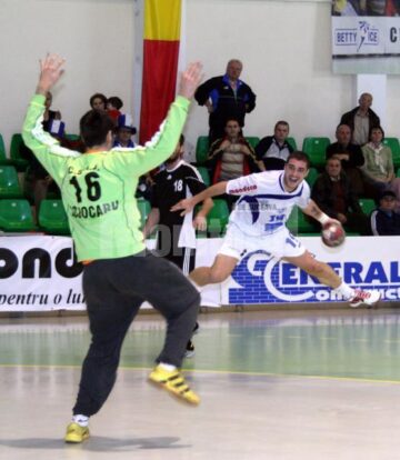 Handbal: Universitatea rămâne pe locul patru după victoria cu CSM București