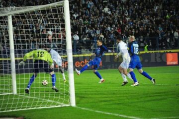 Echipa Universitatea Craiova a fost învinsă , pe teren propriu, de formația Oțelul Galați. Foto: sport365.ro