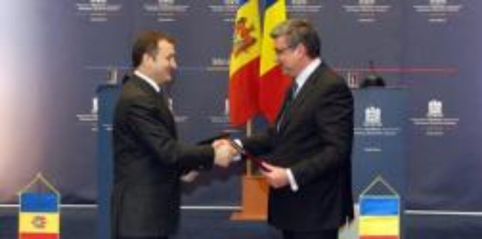 Premierul Republicii Moldova, Vlad Filat și ministrul de Externe al României, Teodor Baconschi. Foto: MAE Premierul Republicii Moldova, Vlad Filat și ministrul de Externe al României, Teodor Baconschi. Foto: MAE