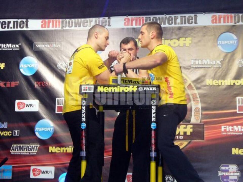 Andrei Chipreanov (dreapa) in finala cu campionul en-titre, lituanianul Janis Amolins