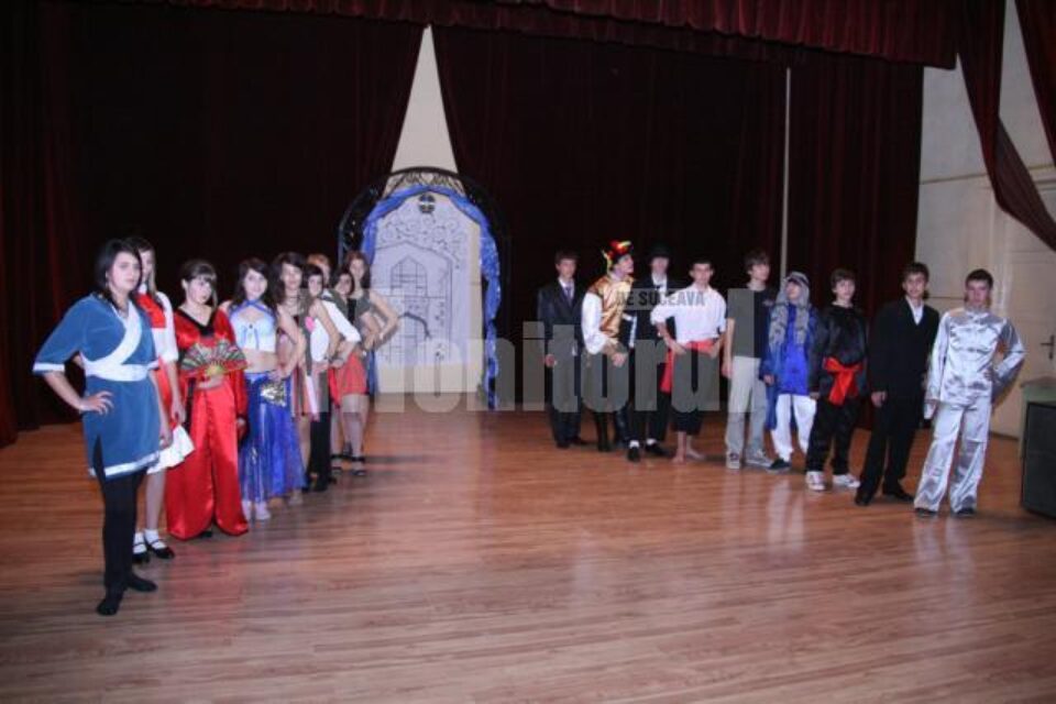 18 adolescenti in concursul pentru cei mai frumosi boboci ai CTR