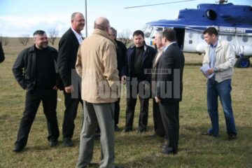 Inspecție: Ministrul de Interne a vizitat casele pentru sinistrați de la Șerbăuți, Dărmănești și Grănicești