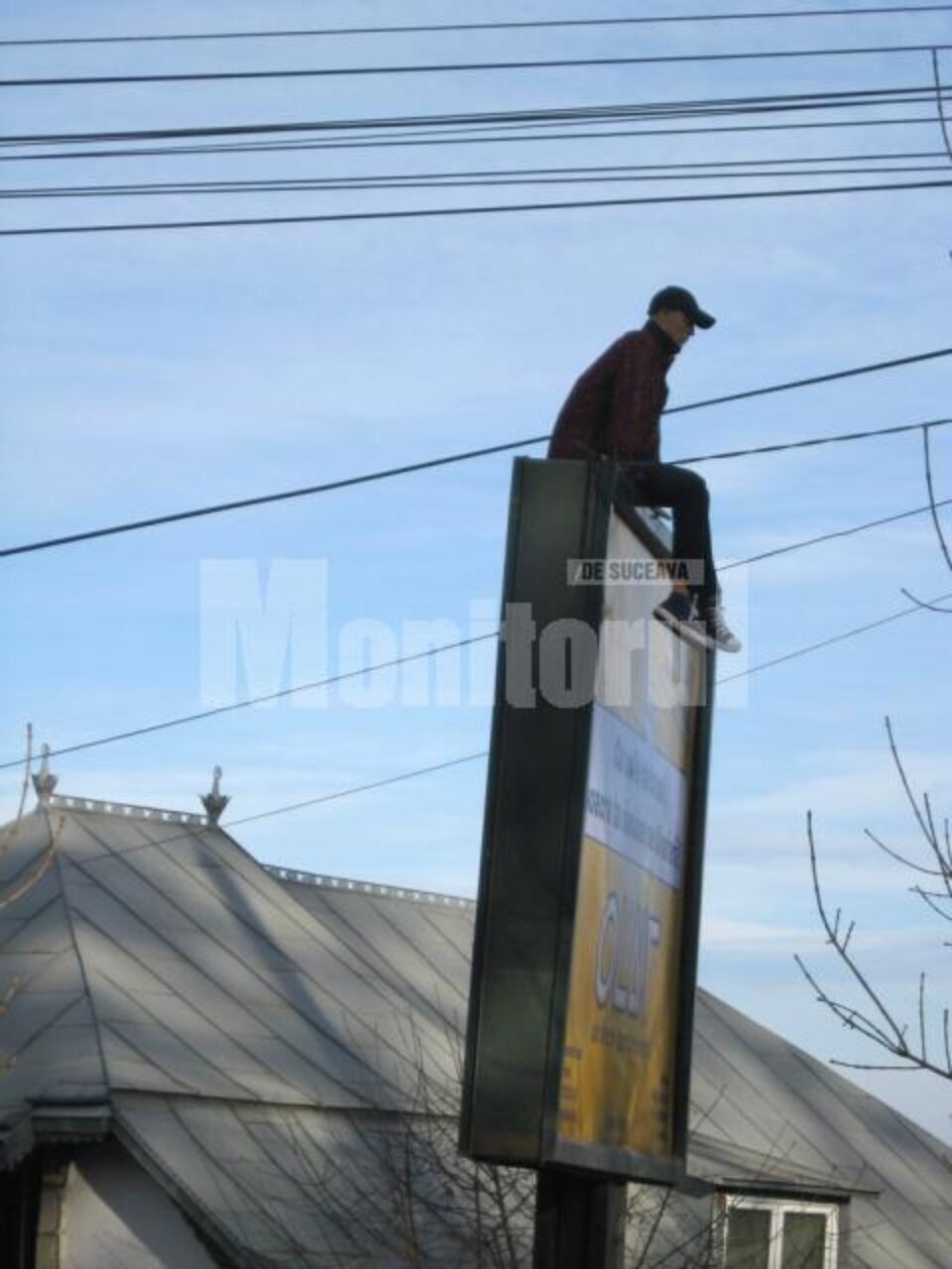 Nu întoarce capul!: Sinucigașul de pe panoul publicitar