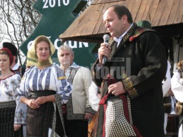 Sufletul acțiunii a fost chiar președintele Consiliului Județean, Gheorghe Flutur, care a urcat pe scenă îmbrăcat cu suman și traistă bucovineană
