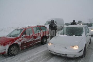 Șoferii nu vor fi obligați să echipeze mașinile cu anvelope de iarnă în acest sezon