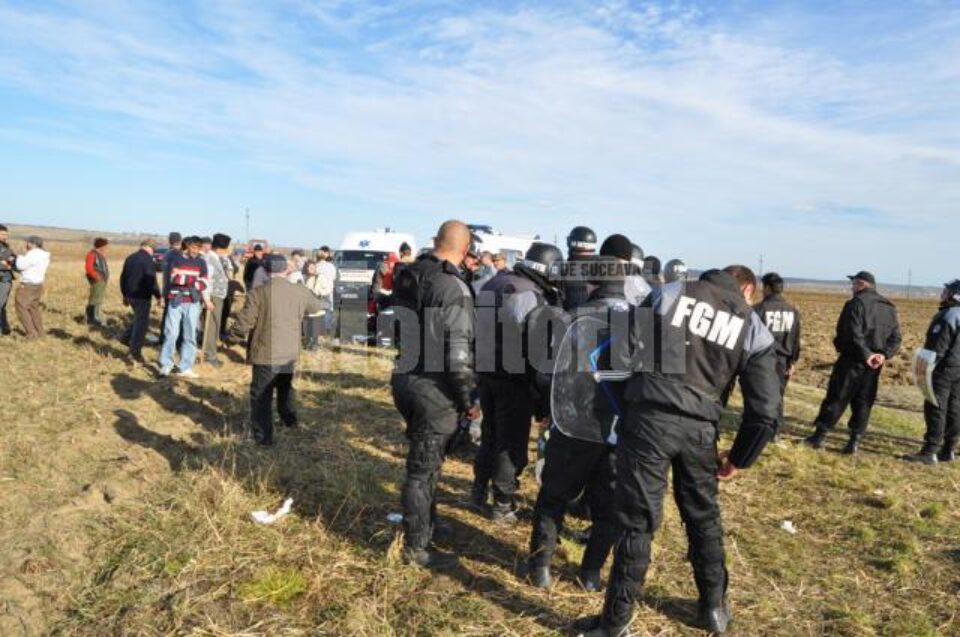 În bătaie au fost implicate în jur de o sută de persoane, încăierarea soldându-se cu 11 răniți. Foto: Monitorul de Botoșani