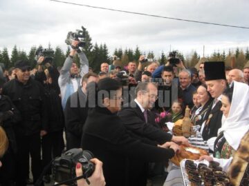 Promovare: Proiectul Drumul turistic Suceava – Cluj, lansat în prezența premierului Emil Boc