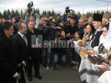 Promovare: Proiectul Drumul turistic Suceava – Cluj, lansat în prezența premierului Emil Boc