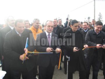 Gheorghe Flutur, Emil Boc și Anca Boagiu au tăiat panglica inaugurală a DN 17