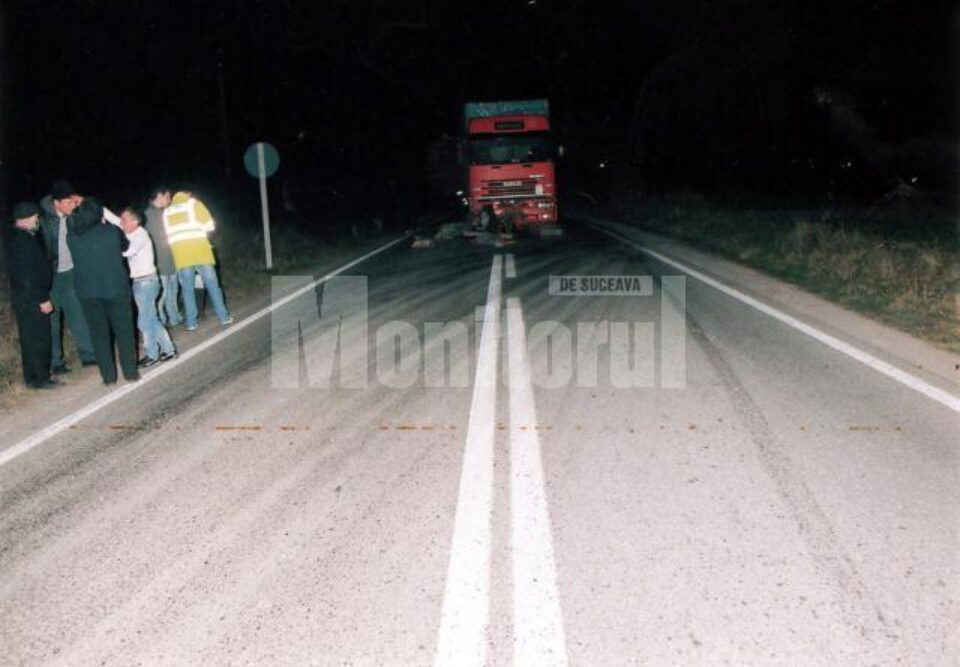 „Bombă” pe patru roți: Căruță în care se aflau patru oameni, făcută praf de un tir