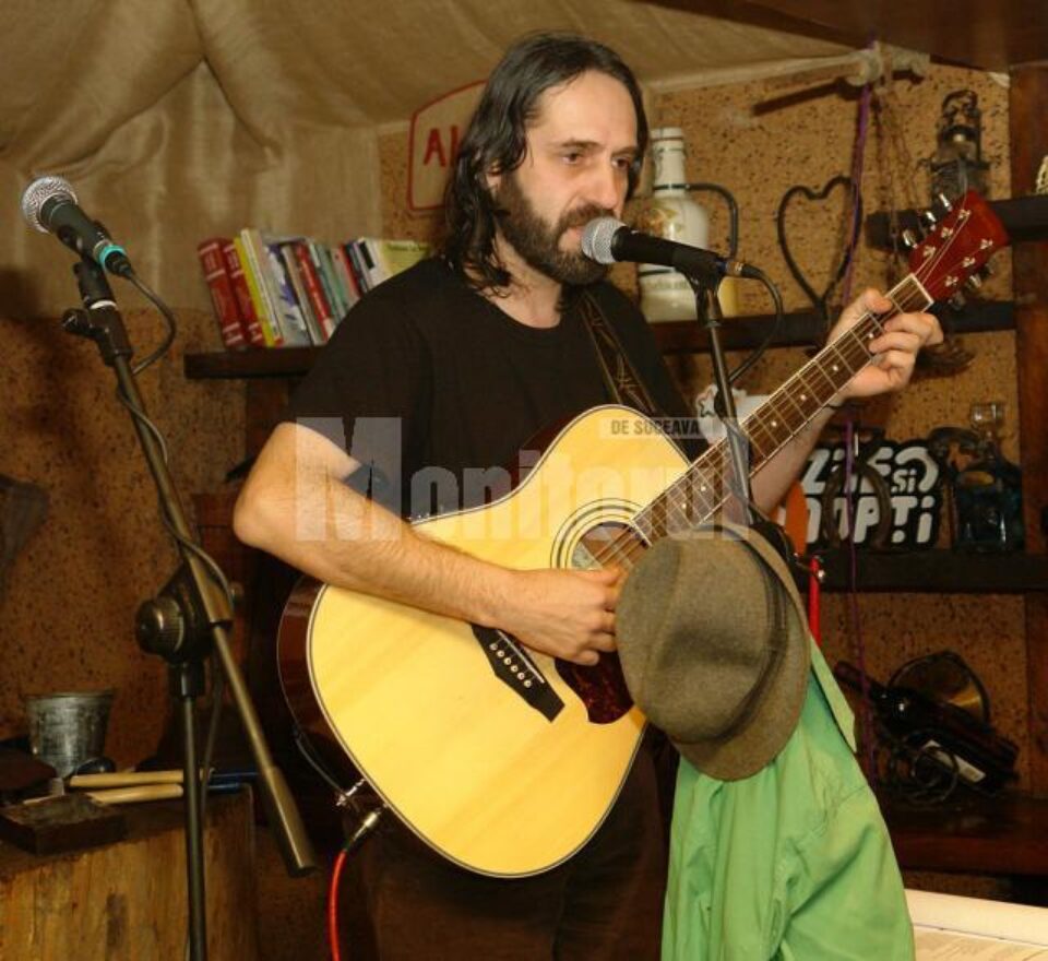 Adrian Beznă va fi gazda fiecărei seri de folk din cadrul festivalului