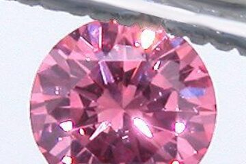 Geneva: Record mondial de preț pentru un diamant roz, vândut la licitație cu 46,1 milioane de dolari