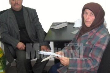 Cei doi bătrâni care s-au judecat cu preotul paroh Mihai Ursuleasa