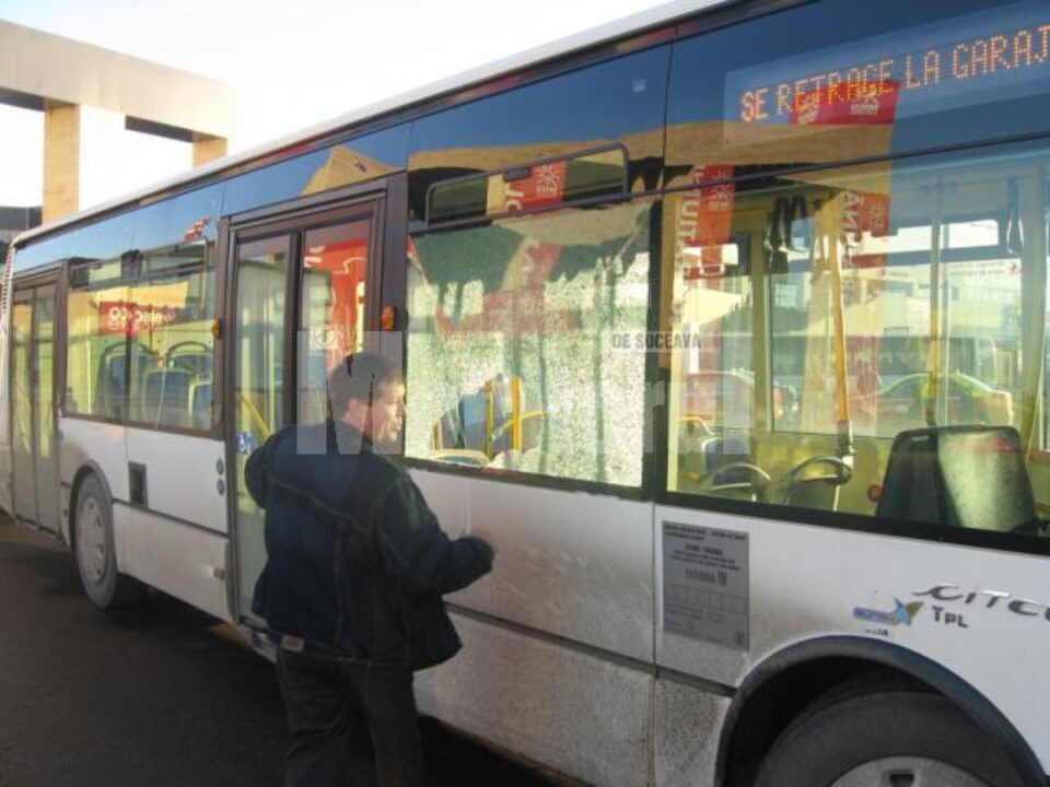 Șoferul autobuzului, arătând cum s-a desfășurat evenimentul