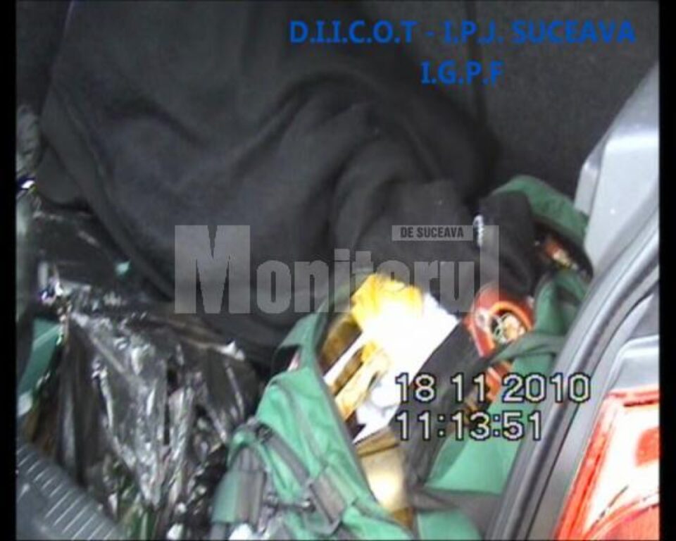 În urma verificării mașinii lui Adrian Eftin Dumitru, polițiștii de la Crimă Organizată au găsit 1,141 kg de cannabis