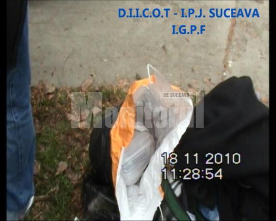 În urma verificării mașinii lui Adrian Eftin Dumitru, polițiștii de la Crimă Organizată au găsit 1,141 kg de cannabis