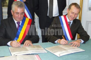 Colaborare: Primarul Lungu a semnat acordul de înfrățire cu orașul francez Laval