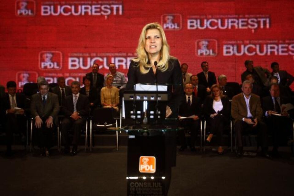 Elena Udrea: „PD-L București are echipă, PD-L București are proiecte!”. Foto: MEDIAFAX