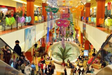 „Veniți la miezul nopții”: Aproape 30.000 de suceveni, devoratorii promoțiilor la Iulius Mall