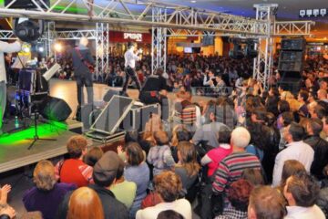 Peste 50.000 de vizitatori la „Noaptea promoțiilor”