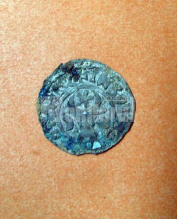 Una din cele șapte monede de argint cu stema Moldovei