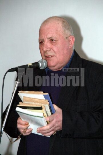 Ion Drăgușanul cu cărțile pe care avem obligația să le restituim bibliotecilor