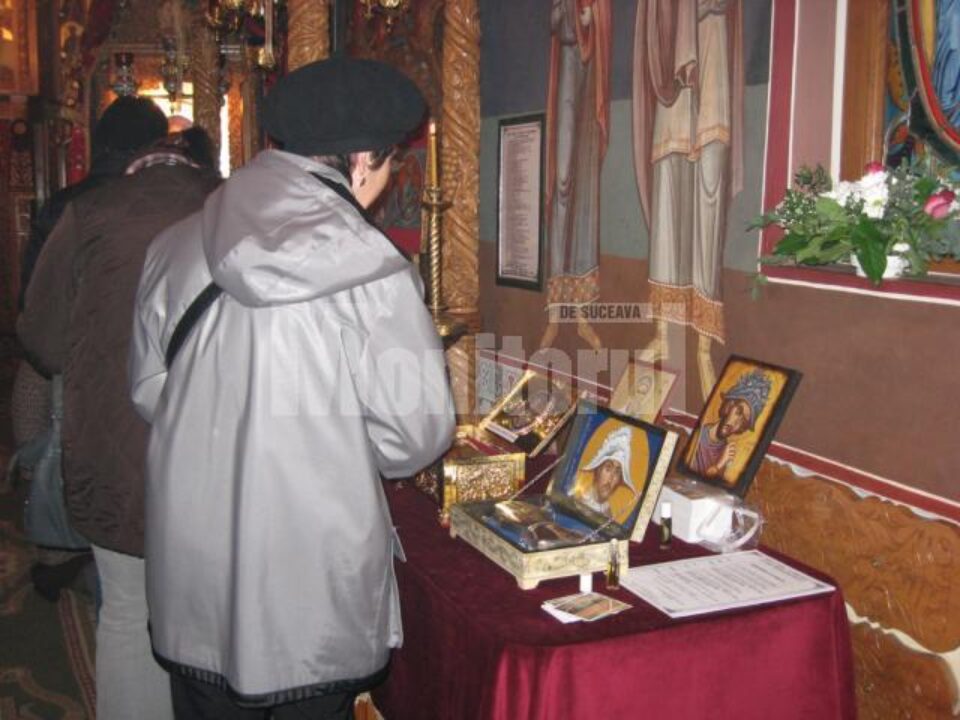 În numele credinței: Pelerinaj la biserica de la Spitalul Vechi, unde este adusă mâna Sfântului Mercurie