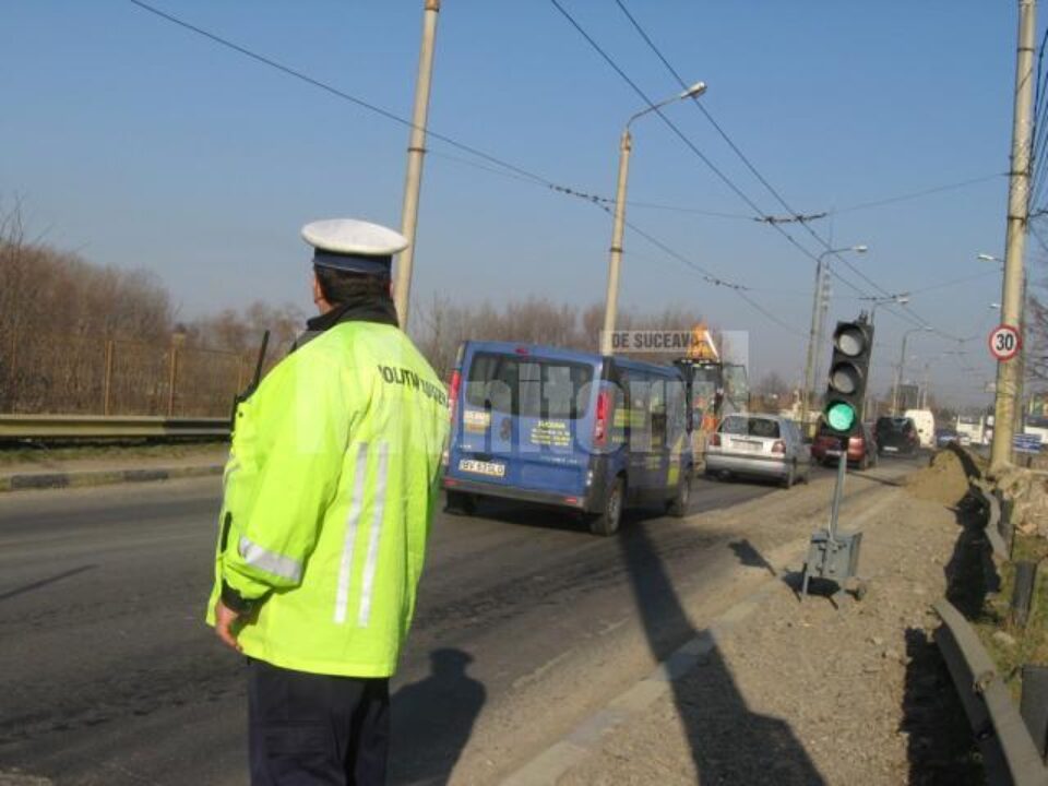 Circulația rutieră va fi redusă doar la un singur sens de mers, trecerea autoturismelor urmând să fie reglată de un semafor montat pe pod