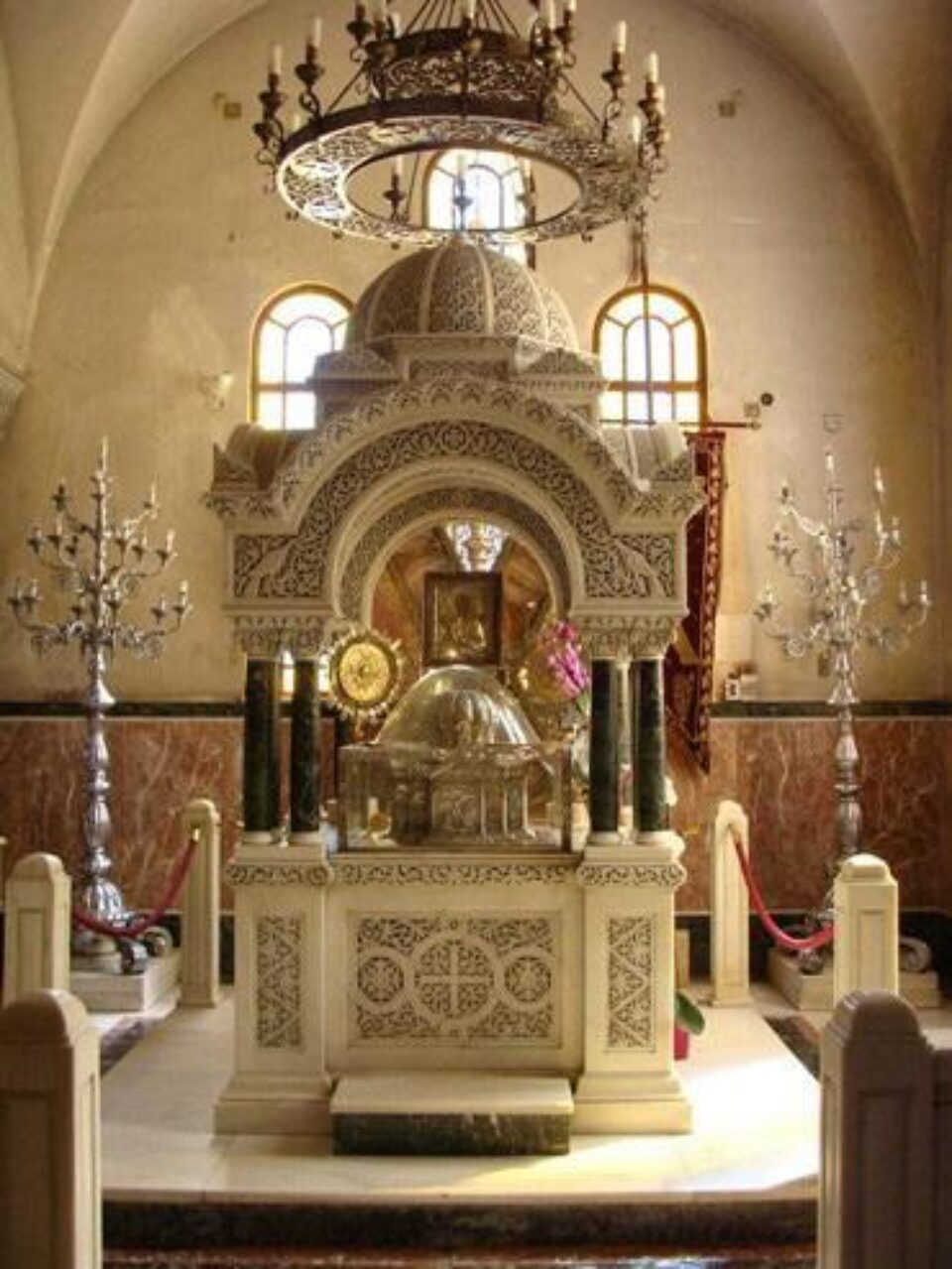 Fragmente din Moastele Sfantului Apostol Andrei din biserica dedicata lui in Patras Fragmente din Moastele Sfantului Apostol Andrei din biserica dedicata lui in Patras