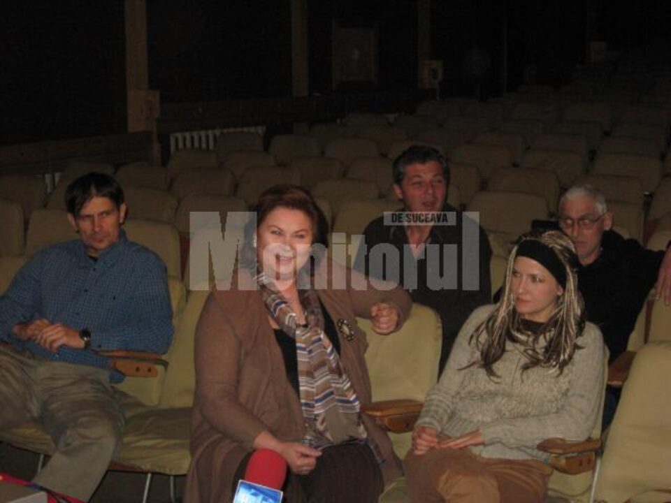 Protagoniștii spectacolului Poveste de dragoste, în premieră pe scena suceveană