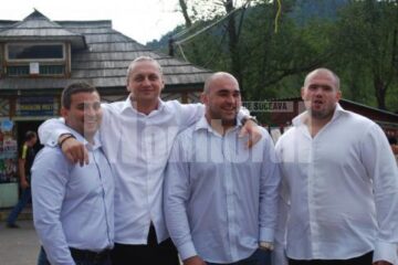 „Ciompi”, al doilea din stânga, împreună cu prietenii