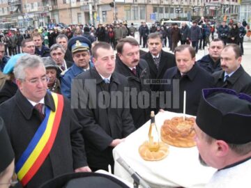 Ceremonie: Omagiu eroilor și aprecieri pentru intelighenția românească, de Ziua Națională