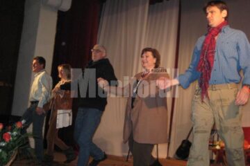 Actorii, împreună cu regizorul Mircea Anca