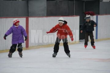 Tinerii suceveni dornici de distracție în aer liber au de astăzi la dispoziție Patinoarul Areni