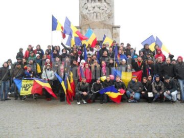 Grupuri de tineri din toată țara s-au adunat la Alba Iulia de la prima oră a dimineții de 1 decembrie