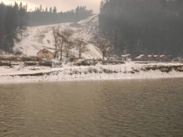 Râul Moldova și pârtia de schi