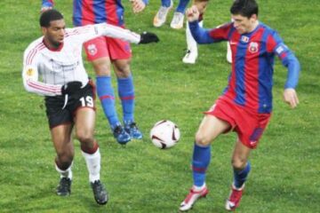 Steaua a egalat după ce portarul lui Liverpool a scăpat mingea în poartă printre picioare