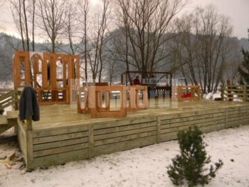 Scena care se construiește în Parcul Ariniș