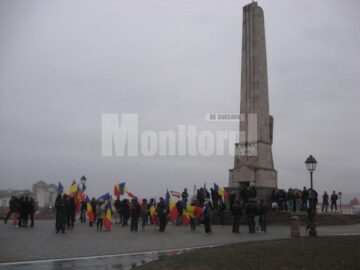 Bucovineni în Cetatea Alba: La „Unirea de la Alba”, cu câțiva suceveni, printre stropi reci de ploaie