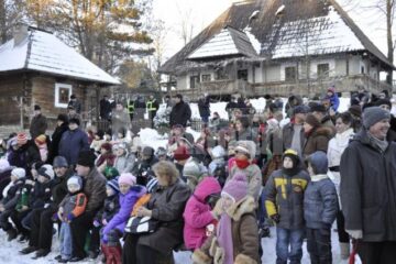 Sărbători de iarnă: Crăciunul în Bucovina a început cu darurile lui Moș Nicolae pentru copii