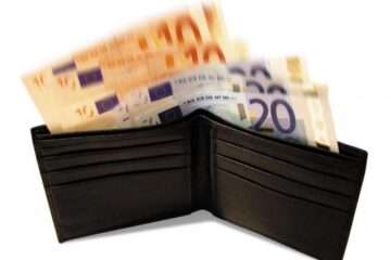 Salarii indecente: Bancherii, trai de huzur pe spatele sucevenilor