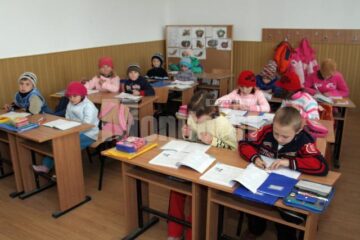 Unii dintre elevii din județ vor merge la școală în Ajunul Crăciunului